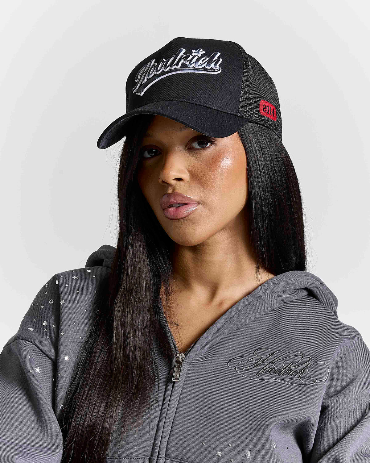 Displays a model wearing the black 'hoodrich' branded Stade 5 Panel Cap